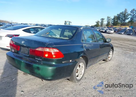 2000 Honda Accord 2.3 Se из США, поврежденный, VIN 1HGCG5670YA067215